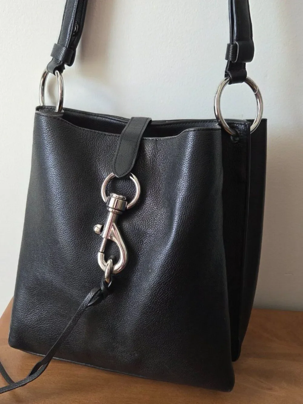 EUC LIKE NEW REBECCA MINKOFF BLACK GENUINE LEATHER MEDIUM BUCKET STYLE BAG